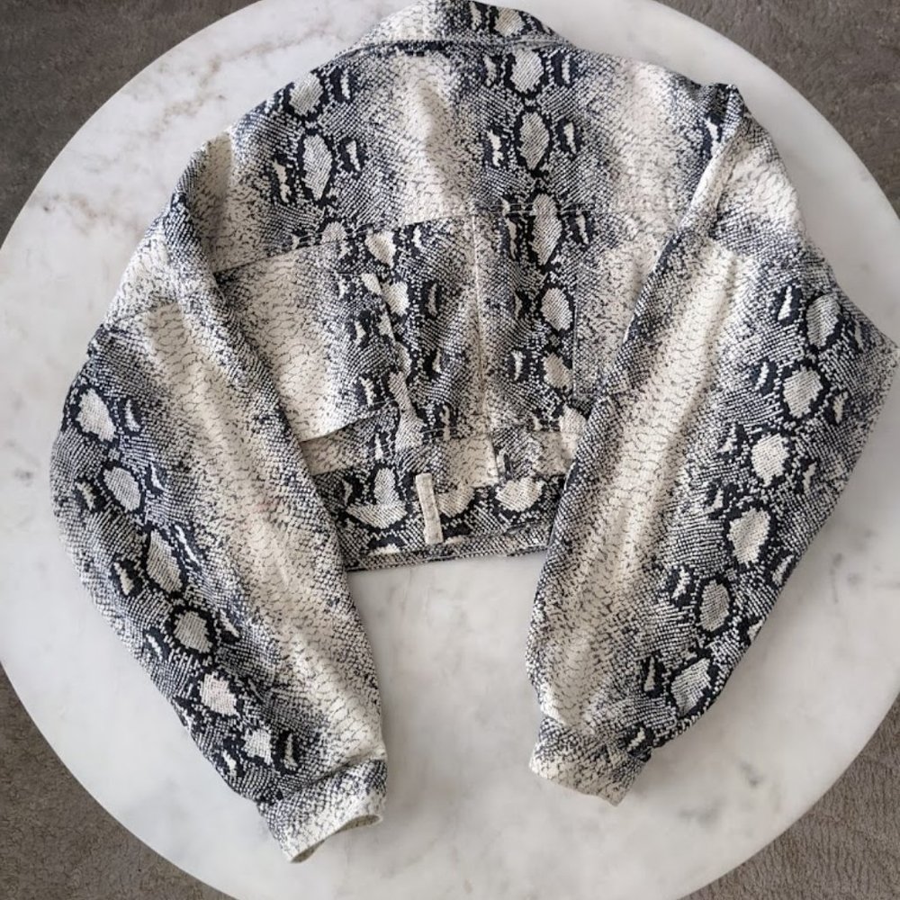 Noble U Snake Reptile Animal Print Oversized Cropped Jean Denim Jacket - Picture 7 of 10